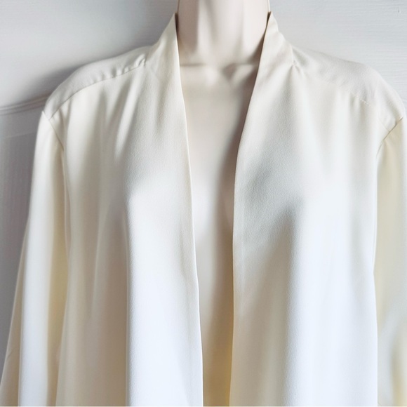 Torrid Cream Crepe Cutaway Blazer - Picture 4 of 9